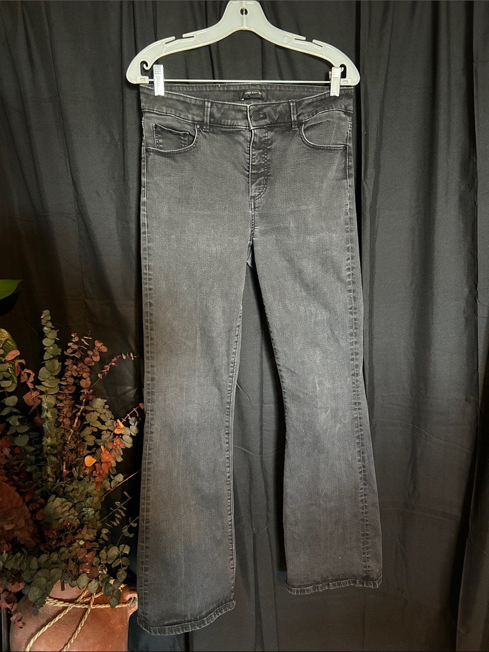 ANNE TAYLOR CURVY FIT BLACK JEANS 6T